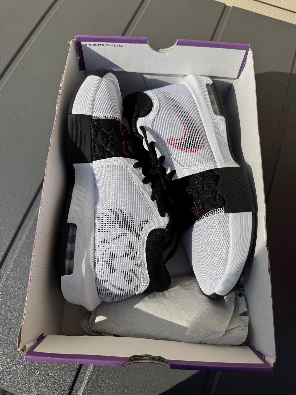 Nike Men’s 12 Lebron Witness 8 White Black Basketball Shoes New in Damaged Box